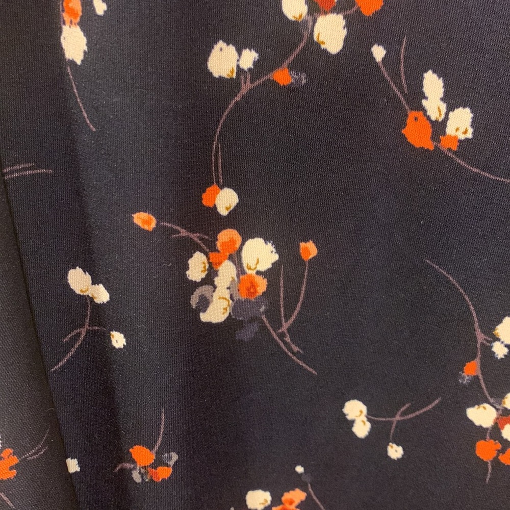 Kaileigh navy blue floral prints, tank top size medium - Picture 2 of 4